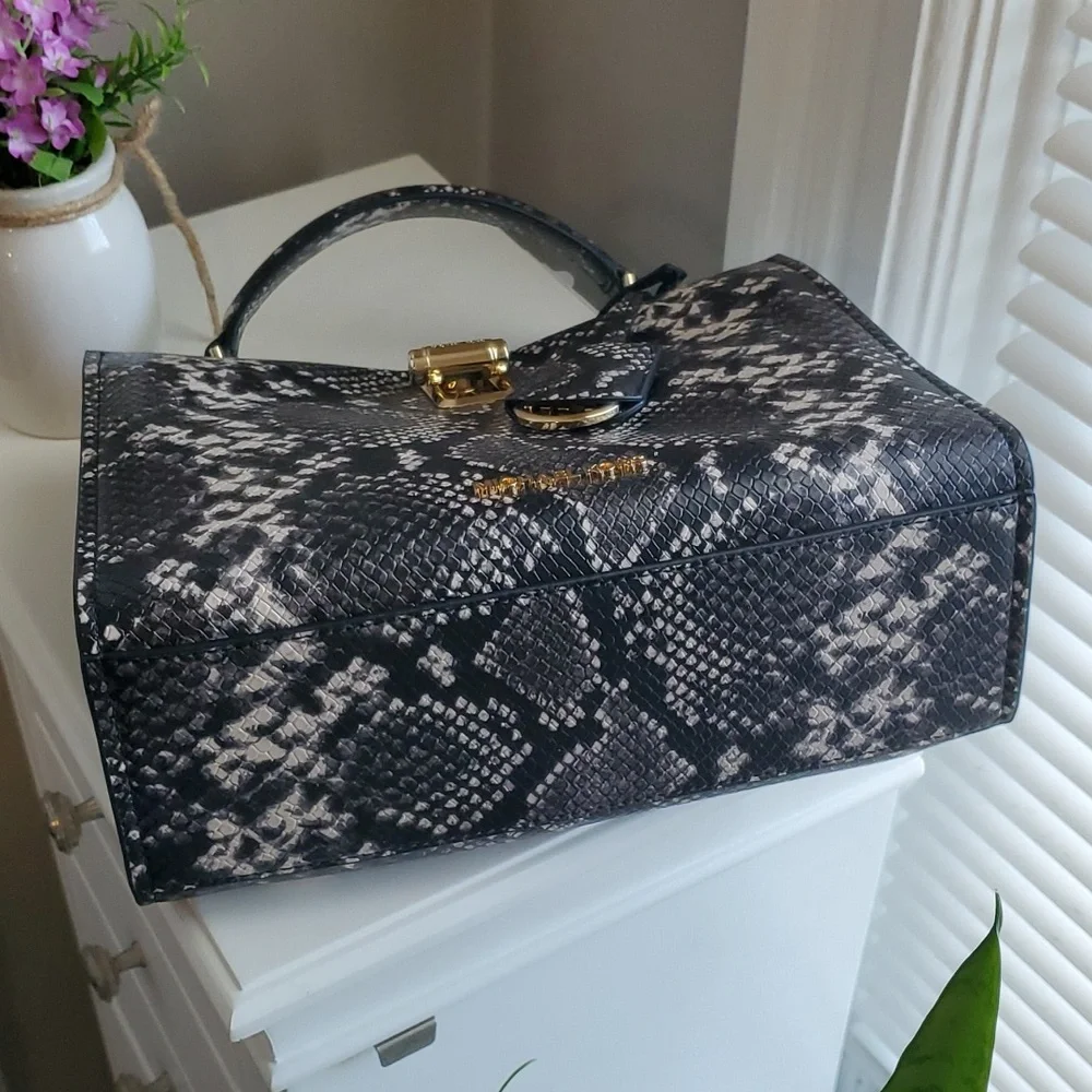 Michael Kors medium‎ top- handle satchel